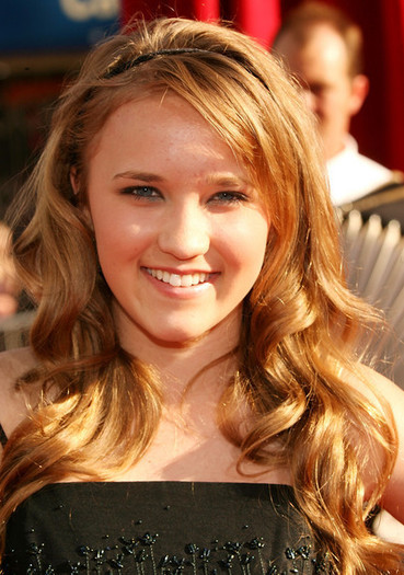 Premiere-Of-Walt-Disney-And-Pixar-s-Ratatouille-Arrivals-emily-osment-15463608-417-594 - poze Emily Osment