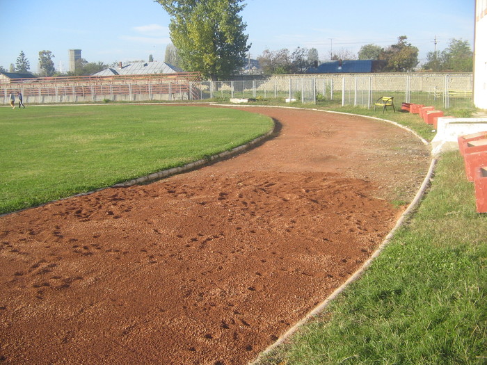 IMG_0001 - pista atletism stadion mizil oct 2010