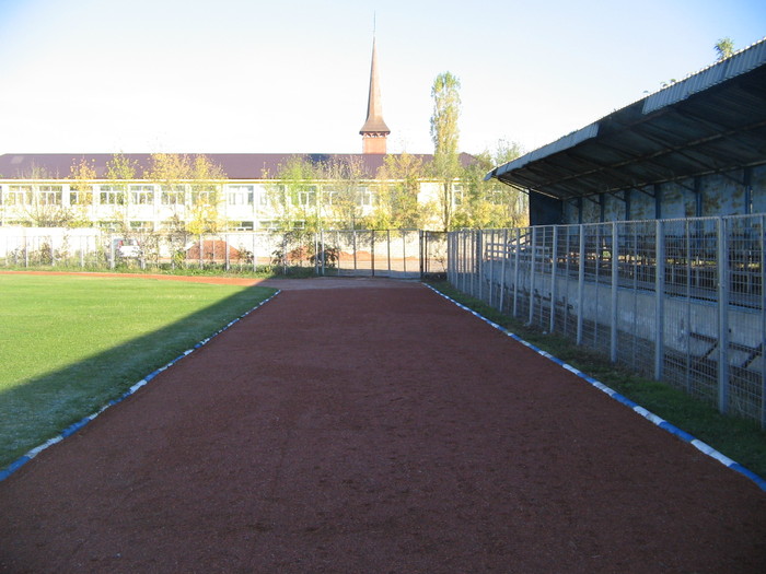 IMG_0004 - pista atletism stadion mizil oct 2010