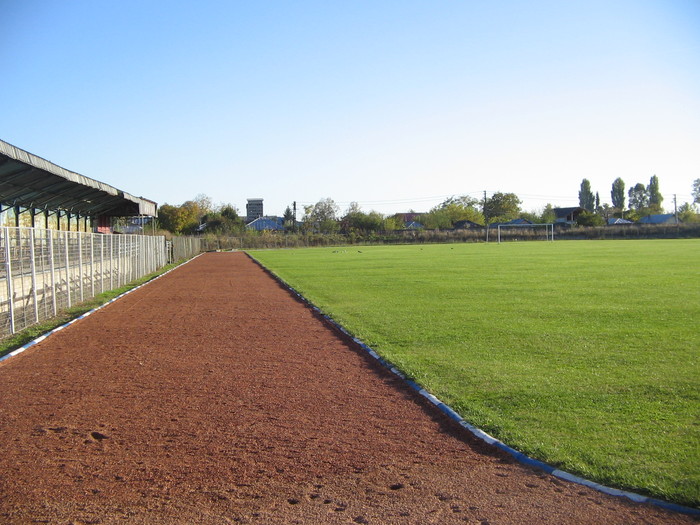 IMG_0016 - pista atletism stadion mizil oct 2010