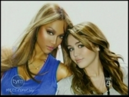 20086436_ZCDGIPPEY - 0-poze cu miley cyrus57