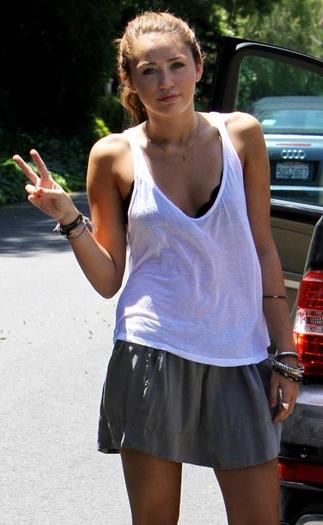  - 0 A MILEY CYRUS POZE EXTREM DE RARE A 0