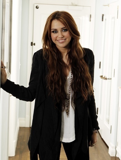 17853706_RQDSFZDTV - Sedinta foto miley cyrus 18