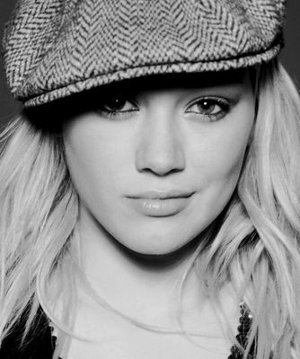 hilary-duff-269876l-poza