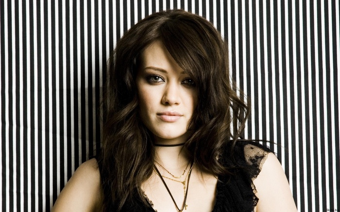 hiLL-hilary-duff-14008907-1920-1200