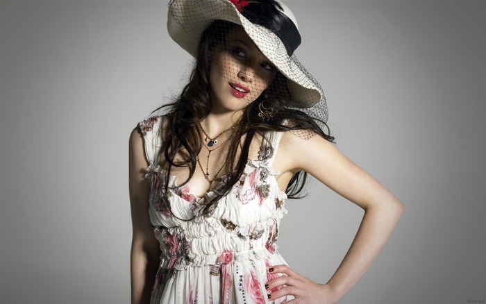 hiLL-hilary-duff-14010348-1920-1200