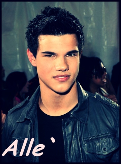 poze-taylor-lautner-20-520x710 - x- Saga Amurg-Sa nu credeti ca is Toti aia-E numa Taylor-X