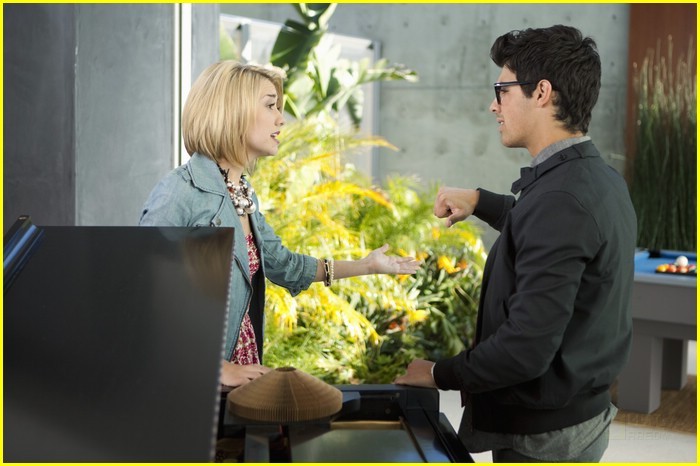 chelsea-staub-joe-jonas-air-01