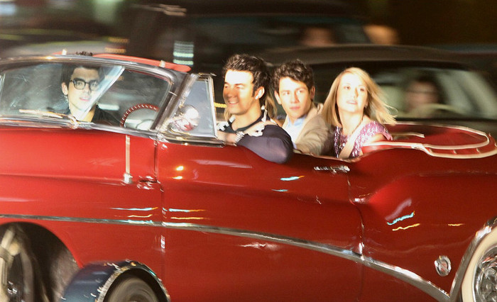 jonas2 - Poze Jonas Brothers 2