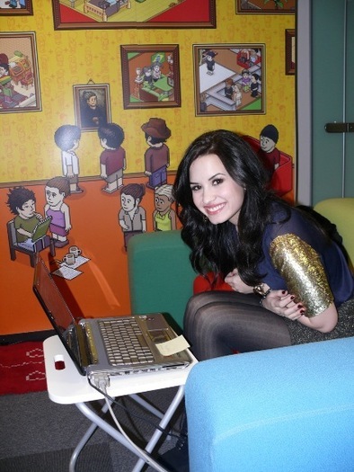 12312539_DYTOLVNGC - Demi Lovato