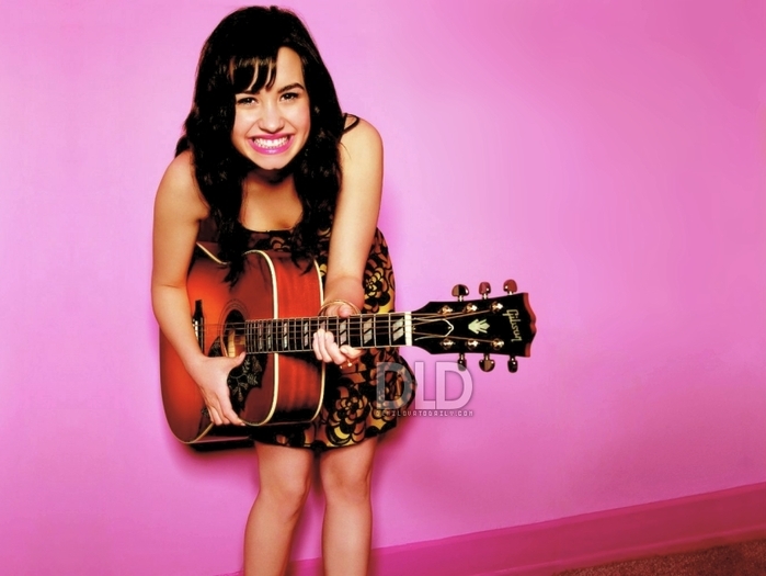 MUJAQYRAKGUXEBWCOXF - Demi Lovato