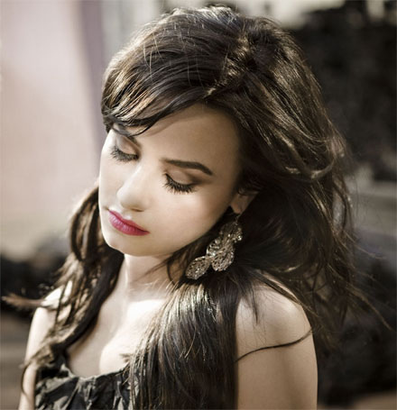 NZYEAKPPGJNBFOIFUKH - Demi Lovato