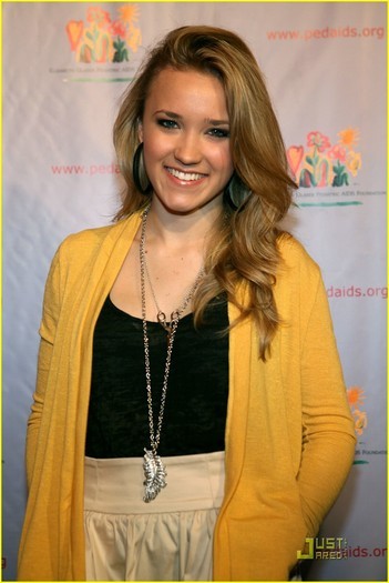 11253387_AWHVIUJFD - Emily Osment