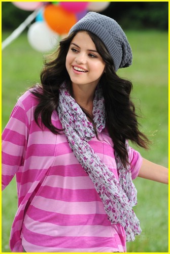 selenagomezdreamcommerc (3) - poze Selena Gomez