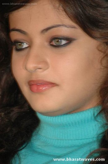 Sneha%20Ullal%20(1)