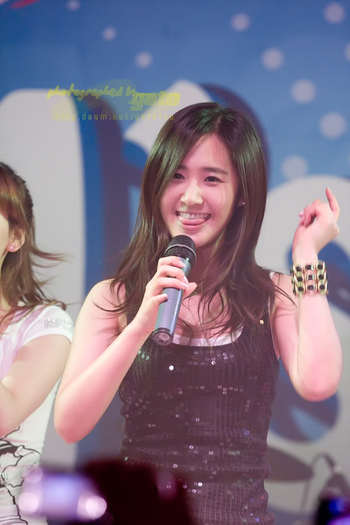 84cc7425c9b133178644f9c3 - Yuri