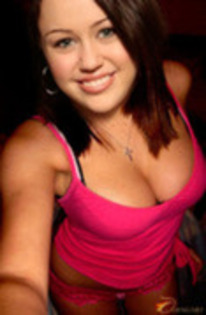  - 0 A MILEY CYRUS POZE EXTREM DE RARE A 0