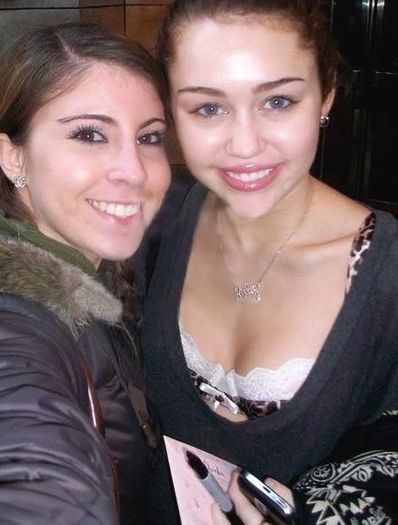12314116_QLGGSJDEZ - Miley Cyrus