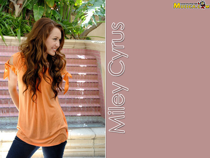 14396201_XCFEHDLZR - Miley Cyrus