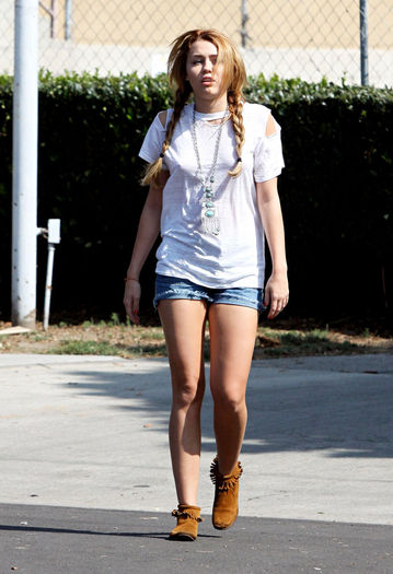  - 0 A MILEY CYRUS POZE EXTREM DE RARE A 0