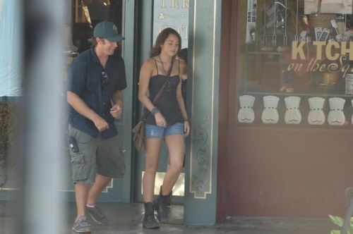  - 0 A MILEY CYRUS POZE EXTREM DE RARE A 0
