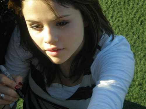 AFVTDZLLPKYSIMSGWOB - Selena Gomez