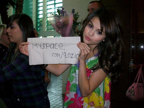 JTTMCKHNEYPZZIHJPDM - Selena Gomez