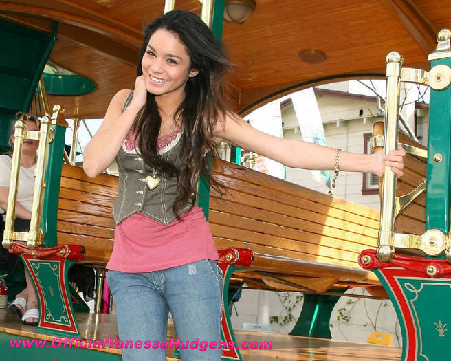 IAFSKOWXCOYYDBMCKDF - Vanessa Hudgens