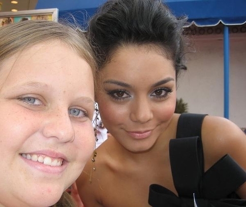 ILCETNYYPVSGCEFBGYD - Vanessa Hudgens