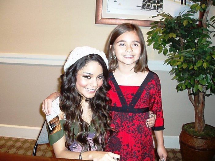 KRDNZGQHAOHMBLKFBRS - Vanessa Hudgens
