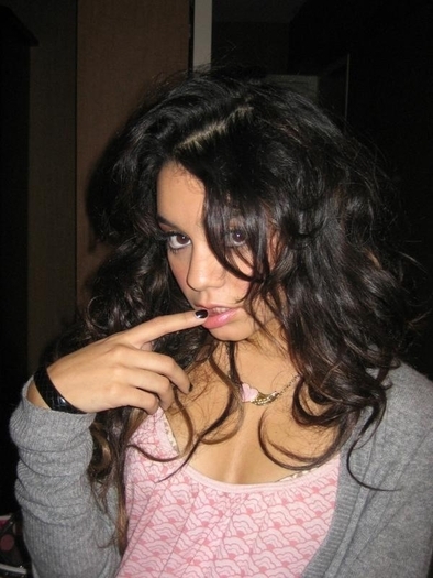 NQHRAIPWRLRDNUOXDHF - Vanessa Hudgens