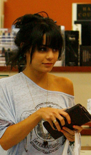 WYJOJEHCGKCGOCTBTWW - Vanessa Hudgens