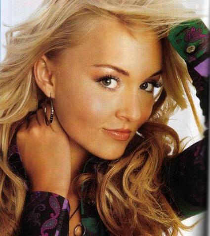 LDFGEJZQVKRCPQHQVHM - Angelique Boyer