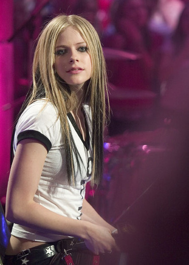 Avril-Lavigne-mmv04