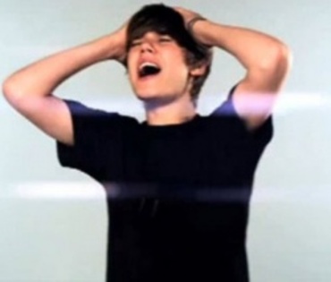 justin-bieber-love-me-video - justin bieber