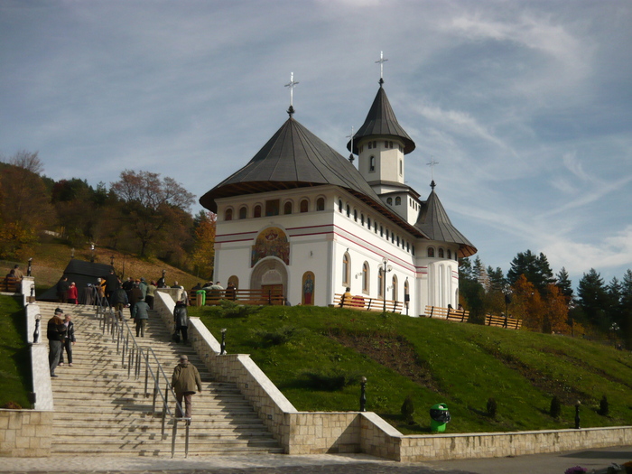 Biserica noua Pingarati - Baltatesi 2010