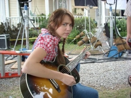  - x Hannah Montana - The Movie 2009 - Behind The Scenes 2009