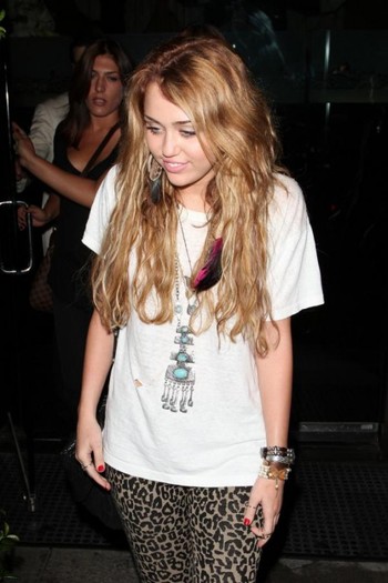  - 0 A MILEY CYRUS POZE EXTREM DE RARE A 0