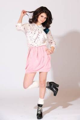 selena-gomez-638641l-poza