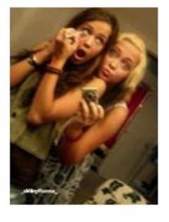  - 0 A MILEY CYRUS POZE EXTREM DE RARE A 0