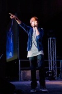 11395350_CGTYCZPXW - justin bieber