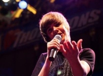 11396878_GFXPCRHCH - justin bieber