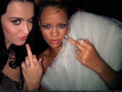23699188_WZATXBUUE - 0-0katy perry
