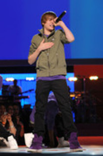 23696461_MKEHEQIKQ - 0-0justin bieber