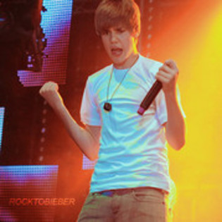 23696507_GIDXRMLDJ - 0-0justin bieber