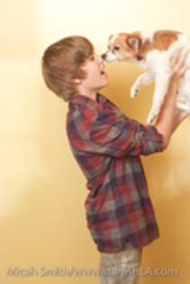 23696764_ZVCZCXAIL - 0-0justin bieber