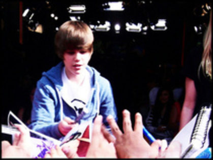 23696818_LEAECERMU - 0-0justin bieber