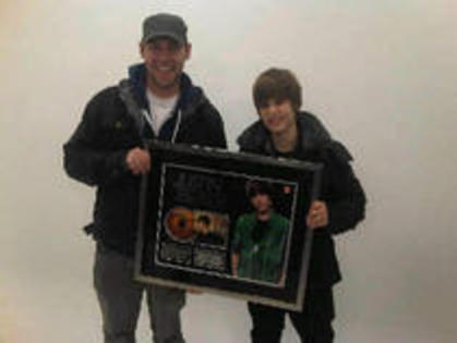23696878_ZFWITFRRG - 0-0justin bieber