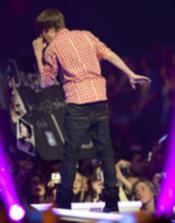 23696984_KAPYJDEAP - 0-0justin bieber