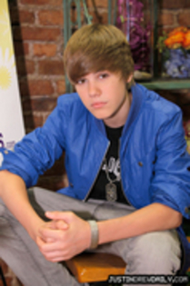 23697019_GWEGPYMBY - 0-0justin bieber